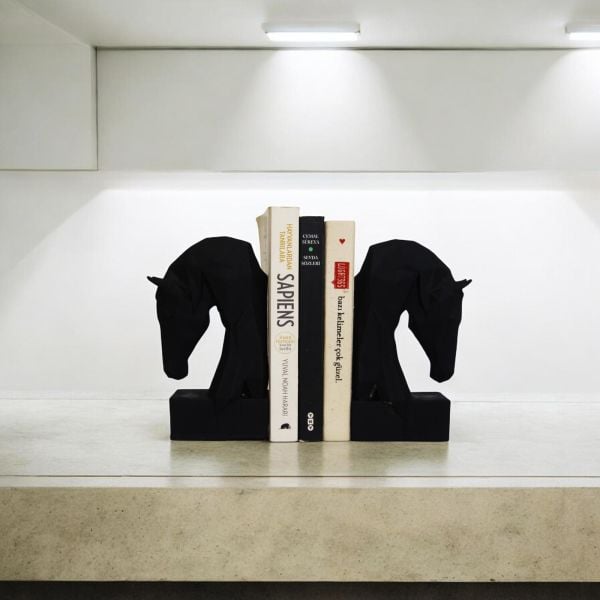 At Kitap Tutucu
