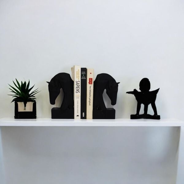At Kitap Tutucu