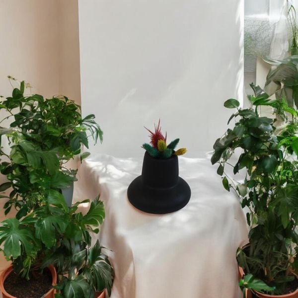 Alaçatı Vazo	Siyah