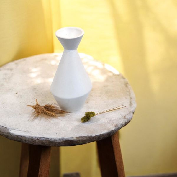 Uzun Vazo Dekoratif Obje Beyaz