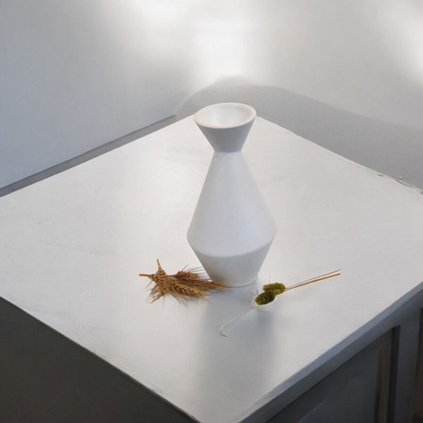 Uzun Vazo Dekoratif Obje Beyaz