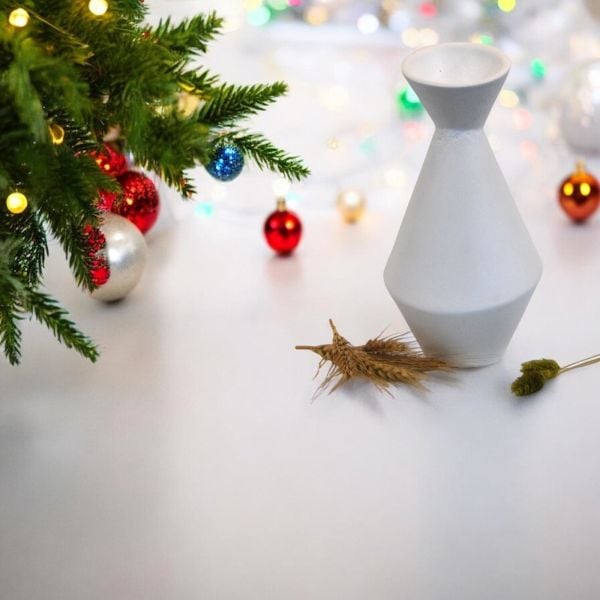 Uzun Vazo Dekoratif Obje Beyaz