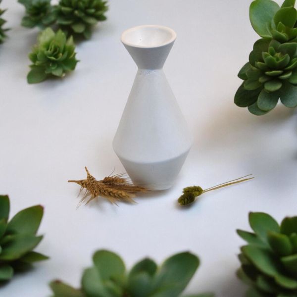Uzun Vazo Dekoratif Obje Beyaz